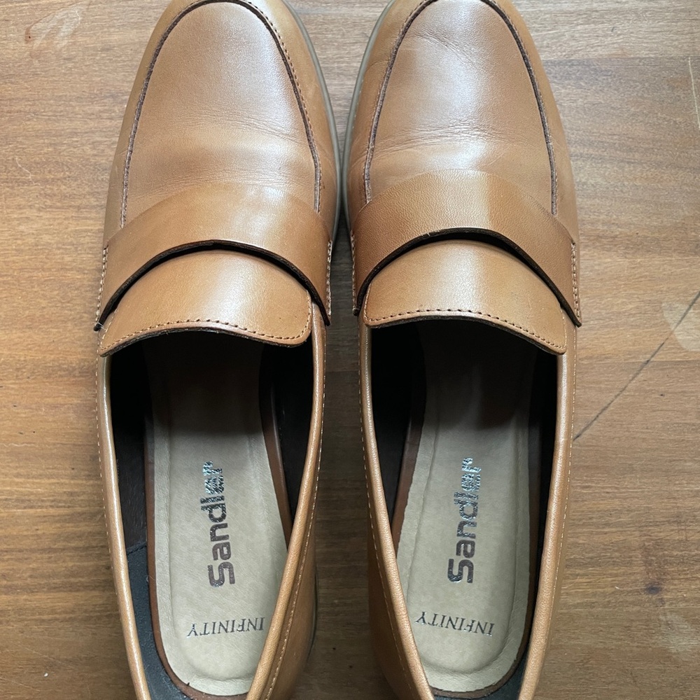 Sandler Infinity tan leather loafers. Excellent condition Size 39